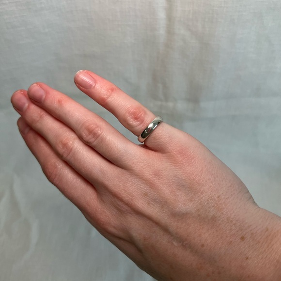 Sterling Silver Band Ring • Size 4 - Picture 1 of 5